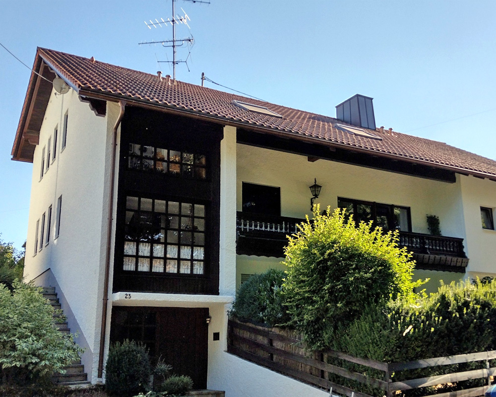 Haus mit Balkon
